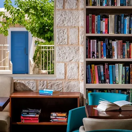 罗福思公寓酒店 2* 赫索尼索斯